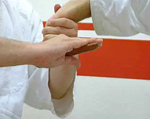 https://www.stenudd.com/images/aikido/tanto/sankyo-yoko2.webp