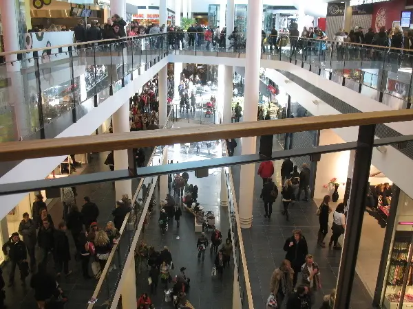 Entr, Malm. Rise and decay of a shopping mall. Photo by Stefan Stenudd.