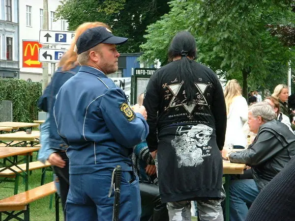 Folks at a festival. Photo: Stefan Stenudd.