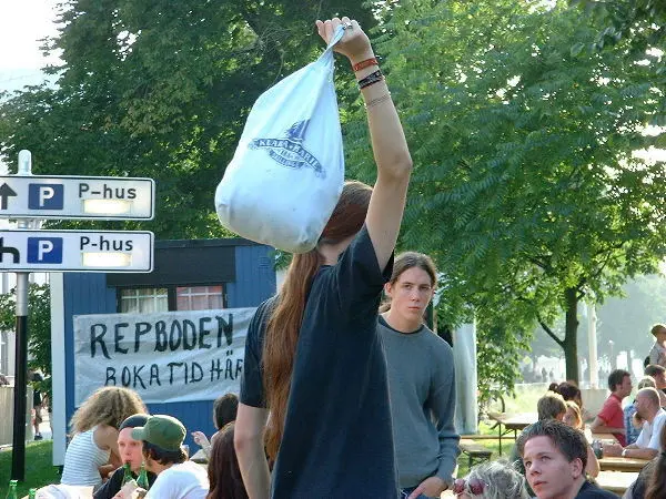 Folks at a festival. Photo: Stefan Stenudd.