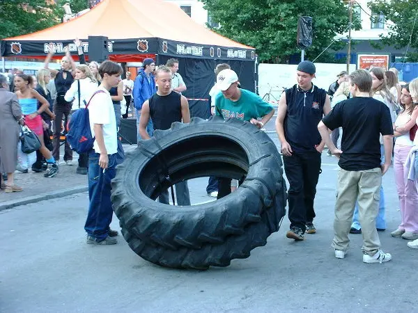 Folks at a festival. Photo: Stefan Stenudd.