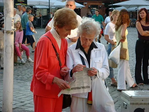 Folks at a festival. Photo: Stefan Stenudd.