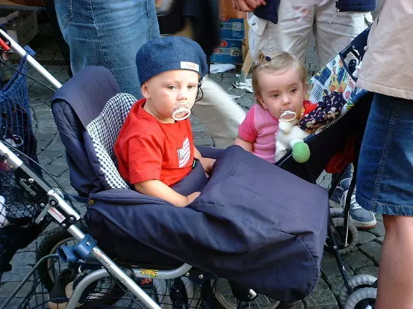 Folks at a festival. Photo: Stefan Stenudd.