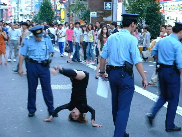 Shinjuku dancer. Photo by Stefan Stenudd.