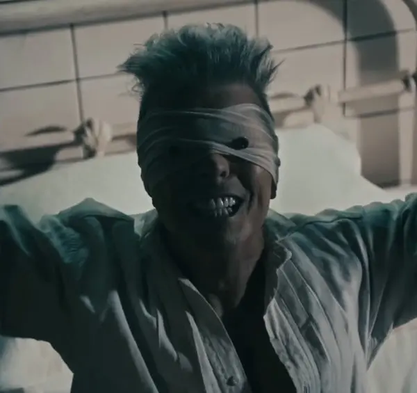 My complicated love affair with David Bowie. Review.