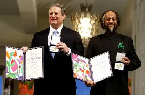 Al Gore and the IPCC receive the Nobel Peace Prize in Oslo, 2007.